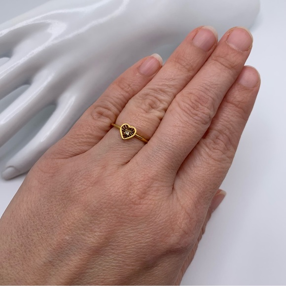 Vintage 18K HGE Petite CZ Stone Heart Ring Size 6 - Picture 4 of 5